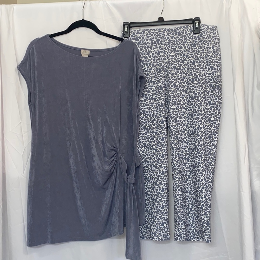 Chicos outfit top size 2, crop pants, size 2. Gray and white.